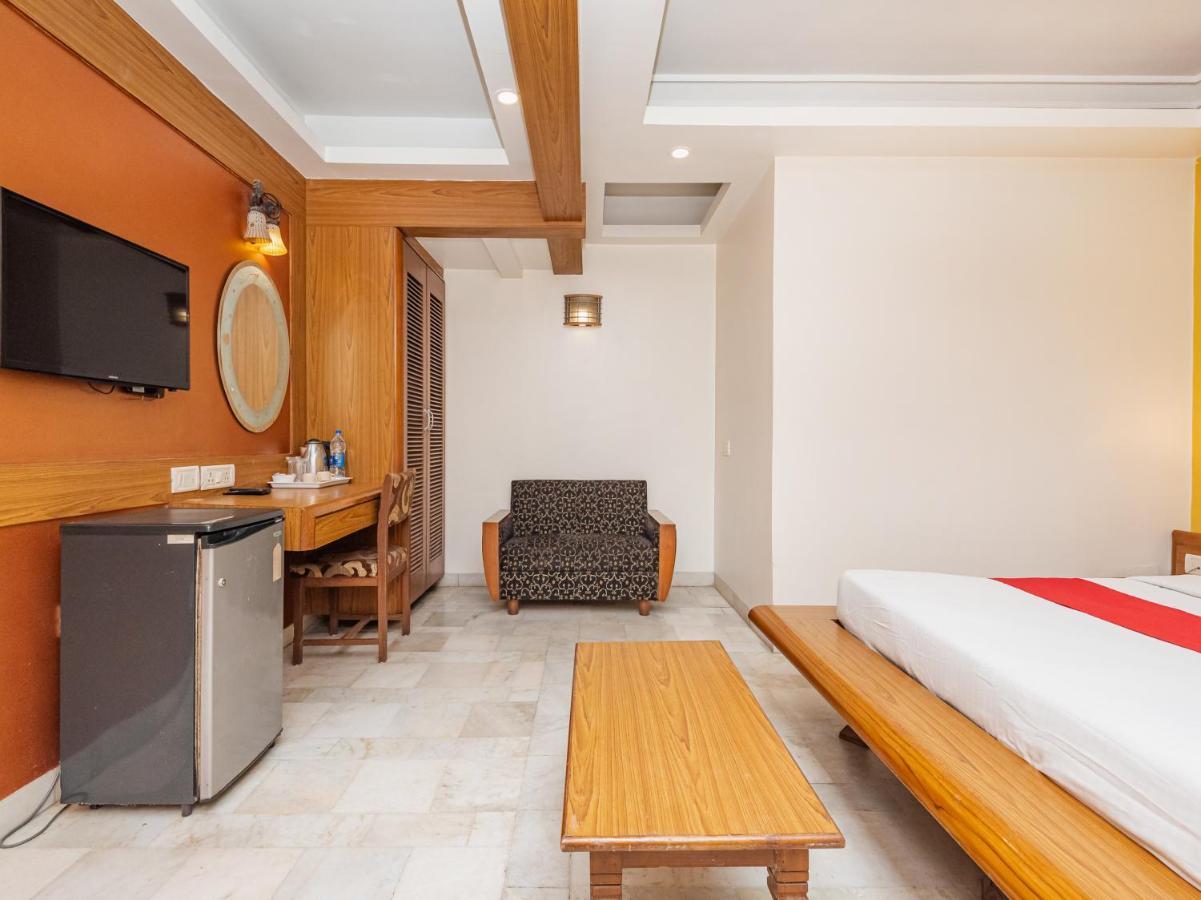 Hotel Balwas Surat Exterior photo