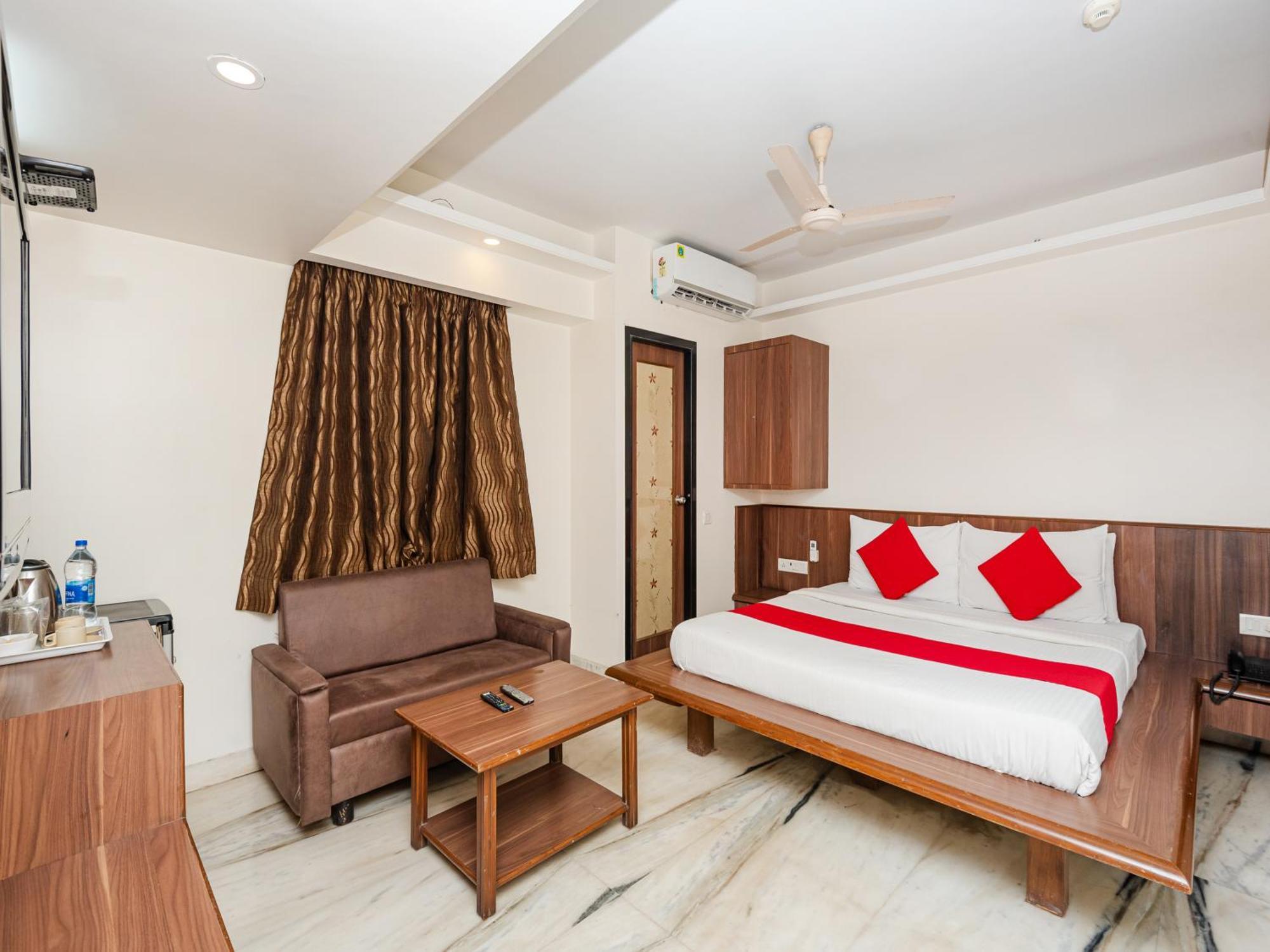 Hotel Balwas Surat Exterior photo