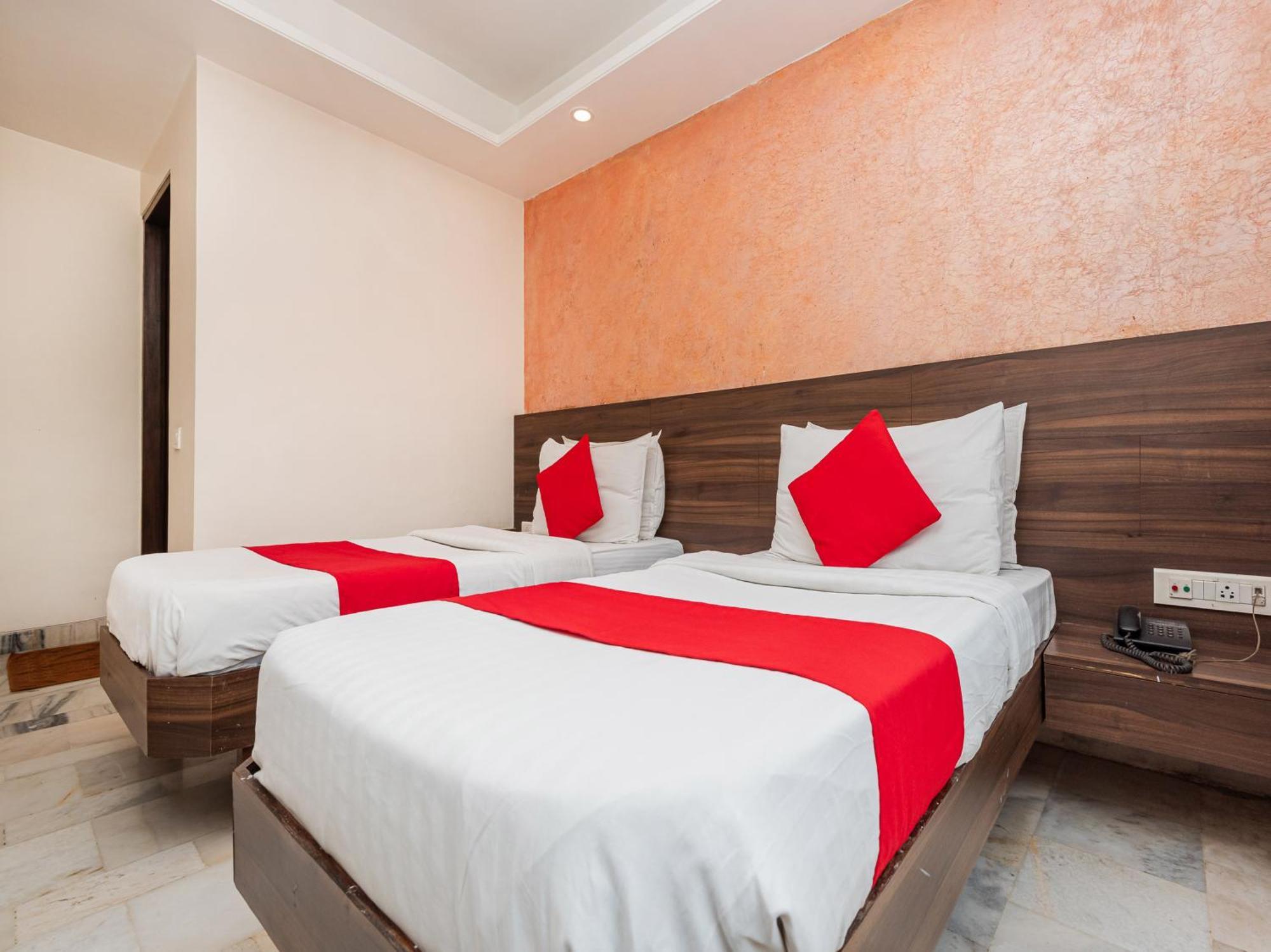 Hotel Balwas Surat Exterior photo