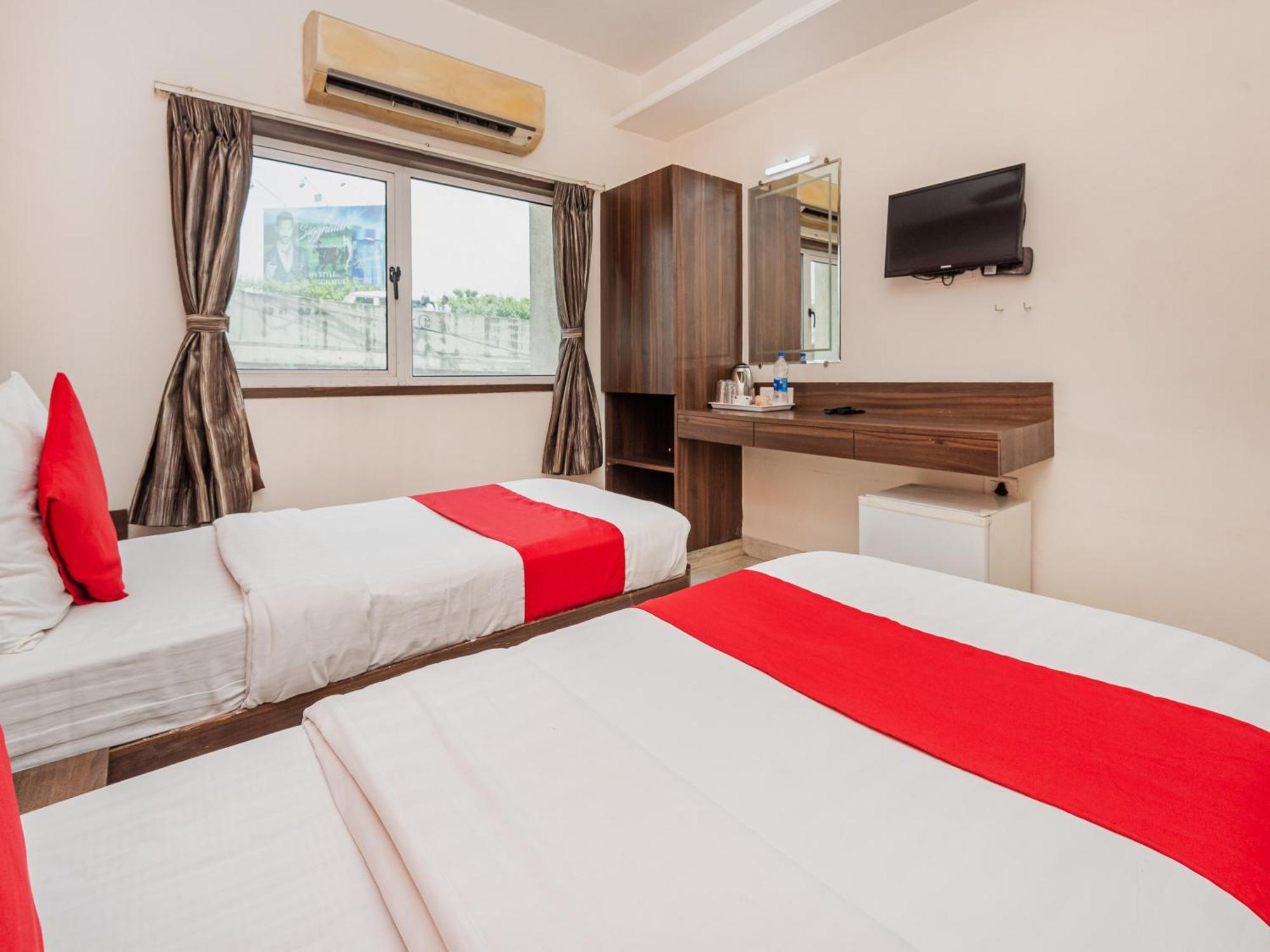 Hotel Balwas Surat Exterior photo