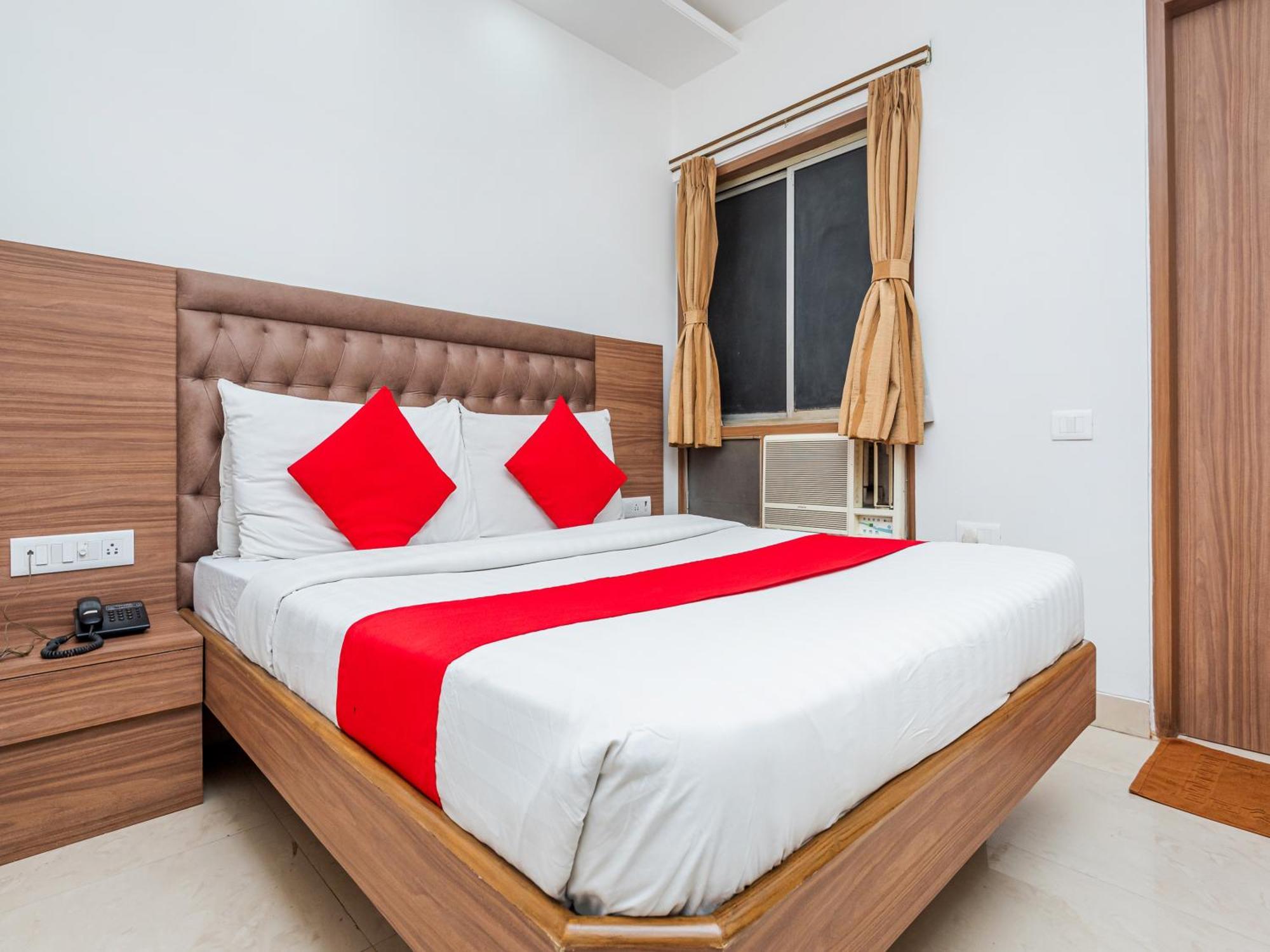Hotel Balwas Surat Exterior photo