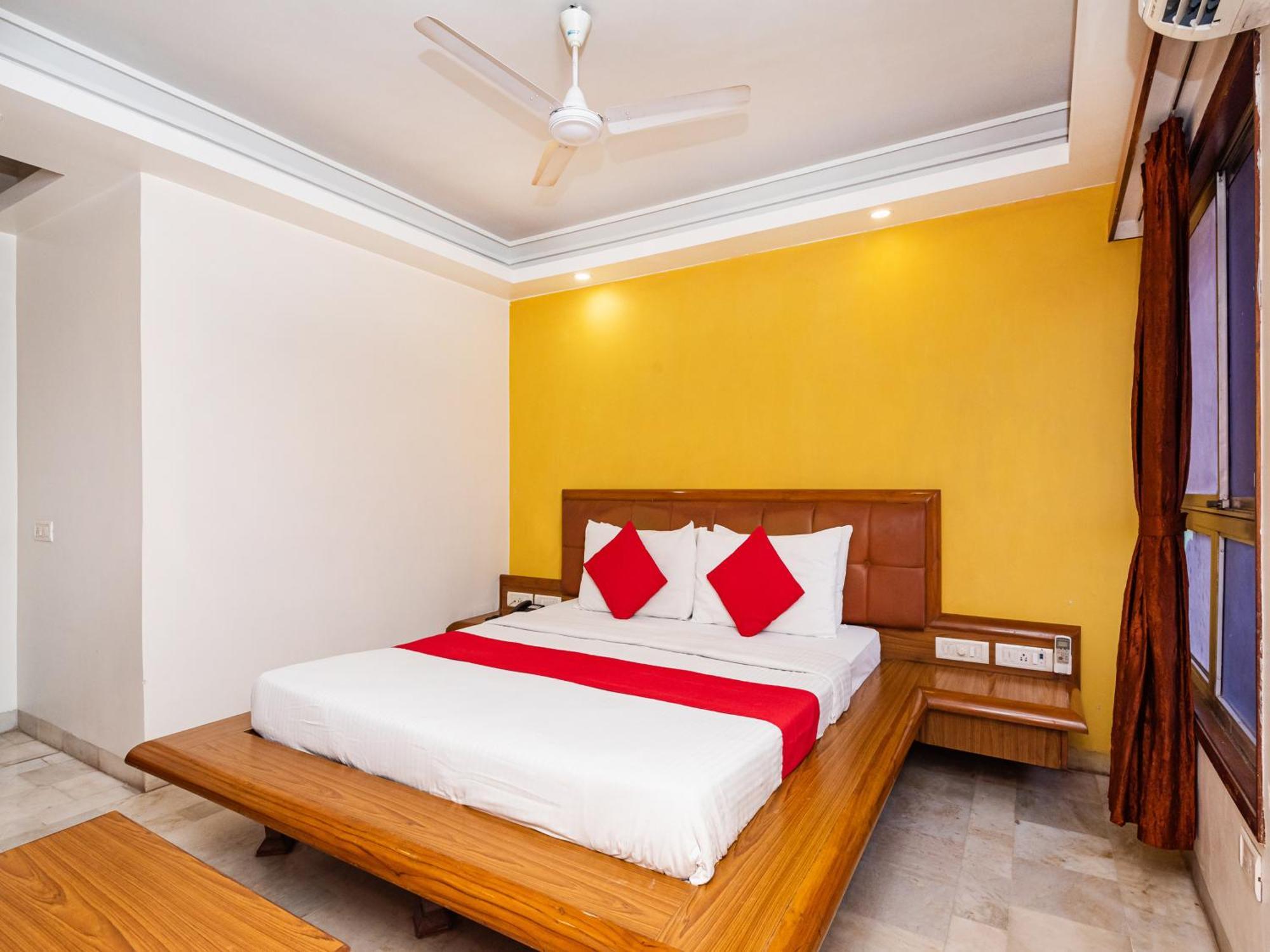 Hotel Balwas Surat Exterior photo