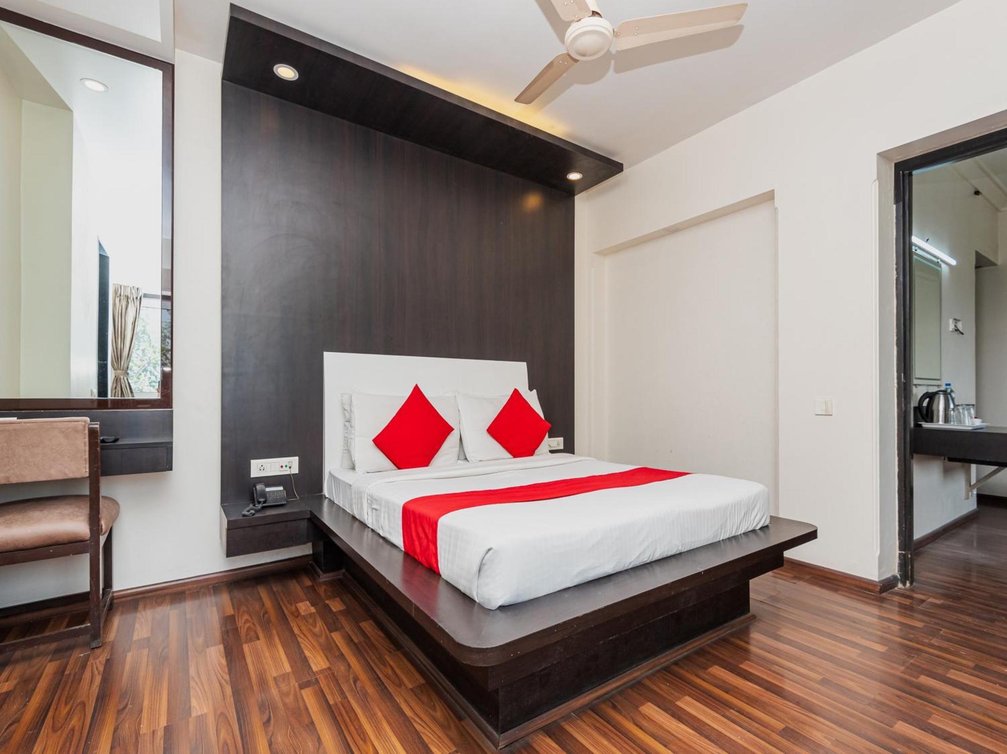 Hotel Balwas Surat Exterior photo
